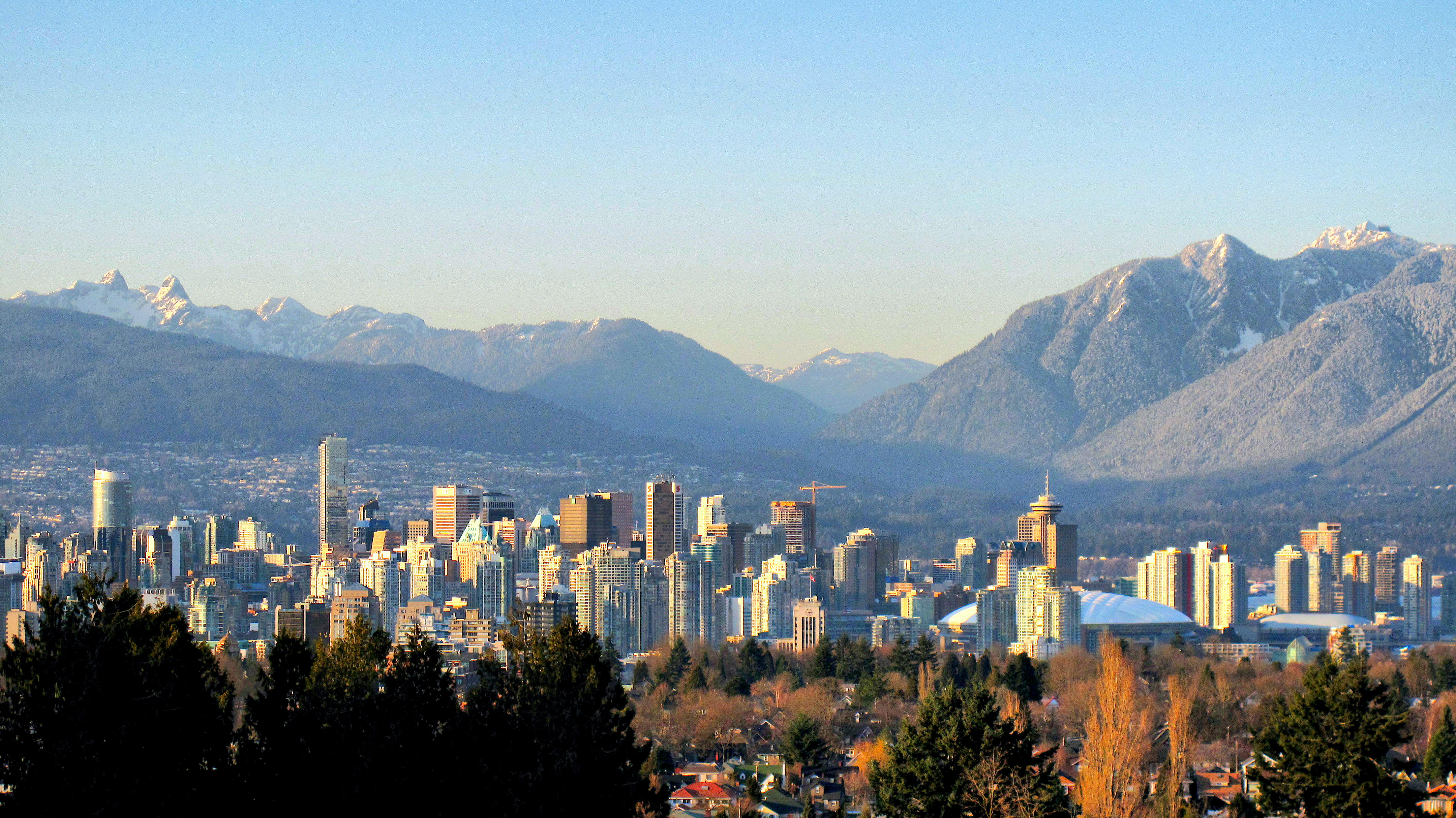 Vancouver skyline with the North Shore Mountains behind it