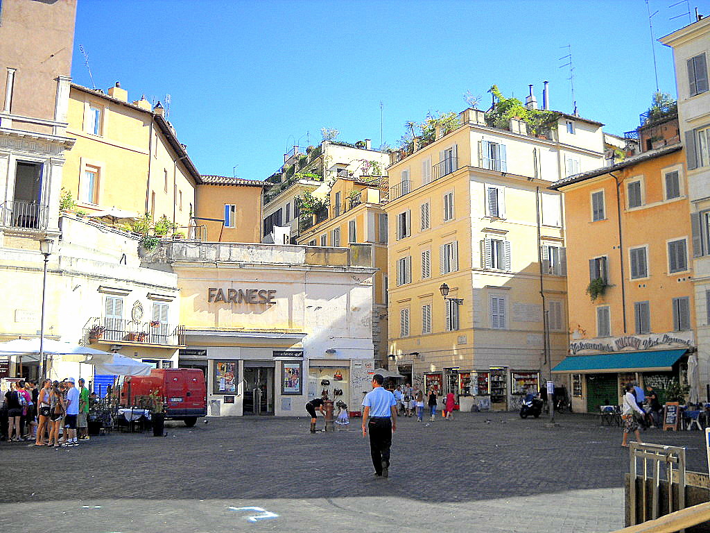 La place du marché de Campo de’ Fiori à Rome