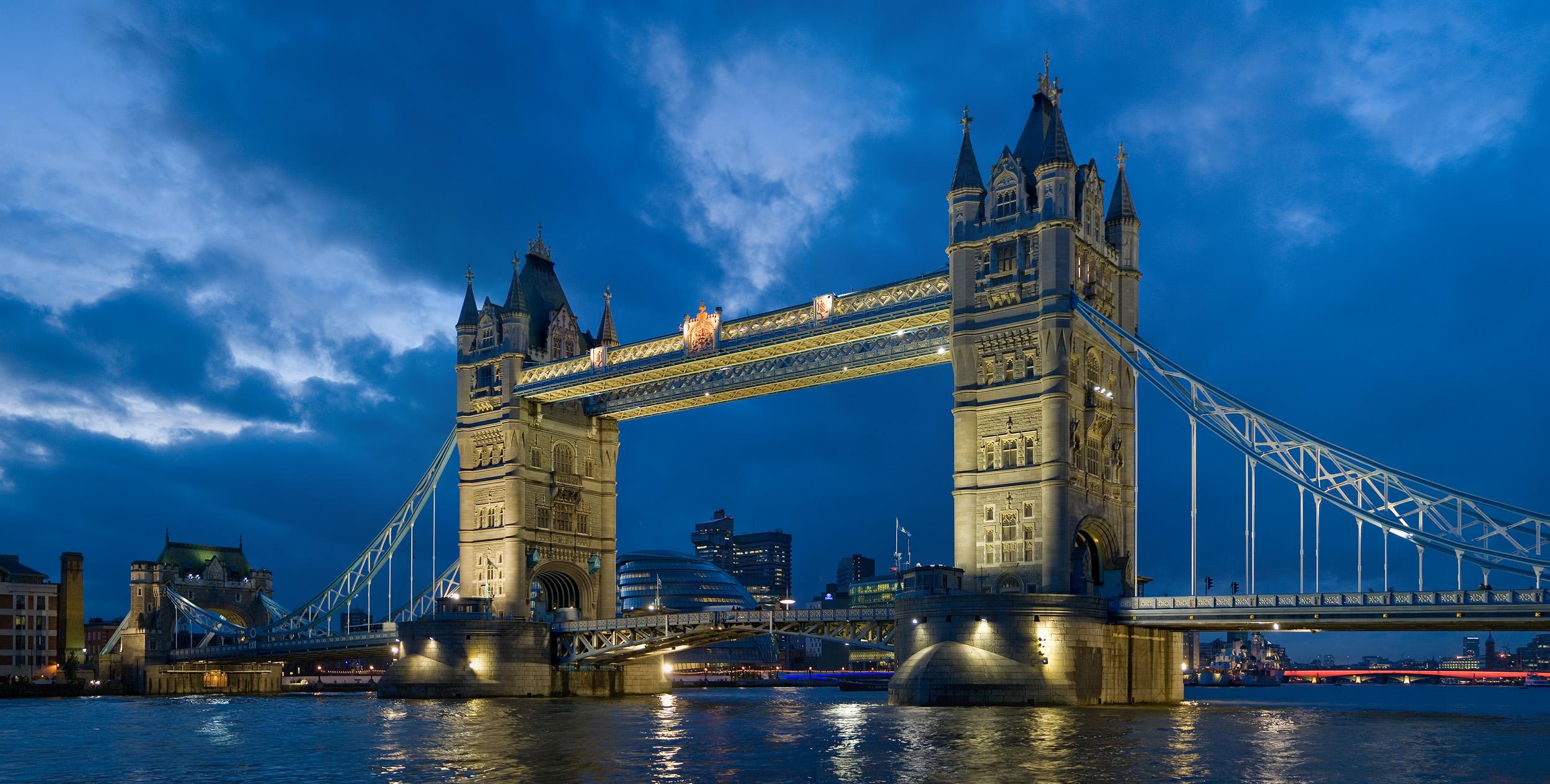 Tower Bridge over the Thames at twilight, the start of the one-day loop